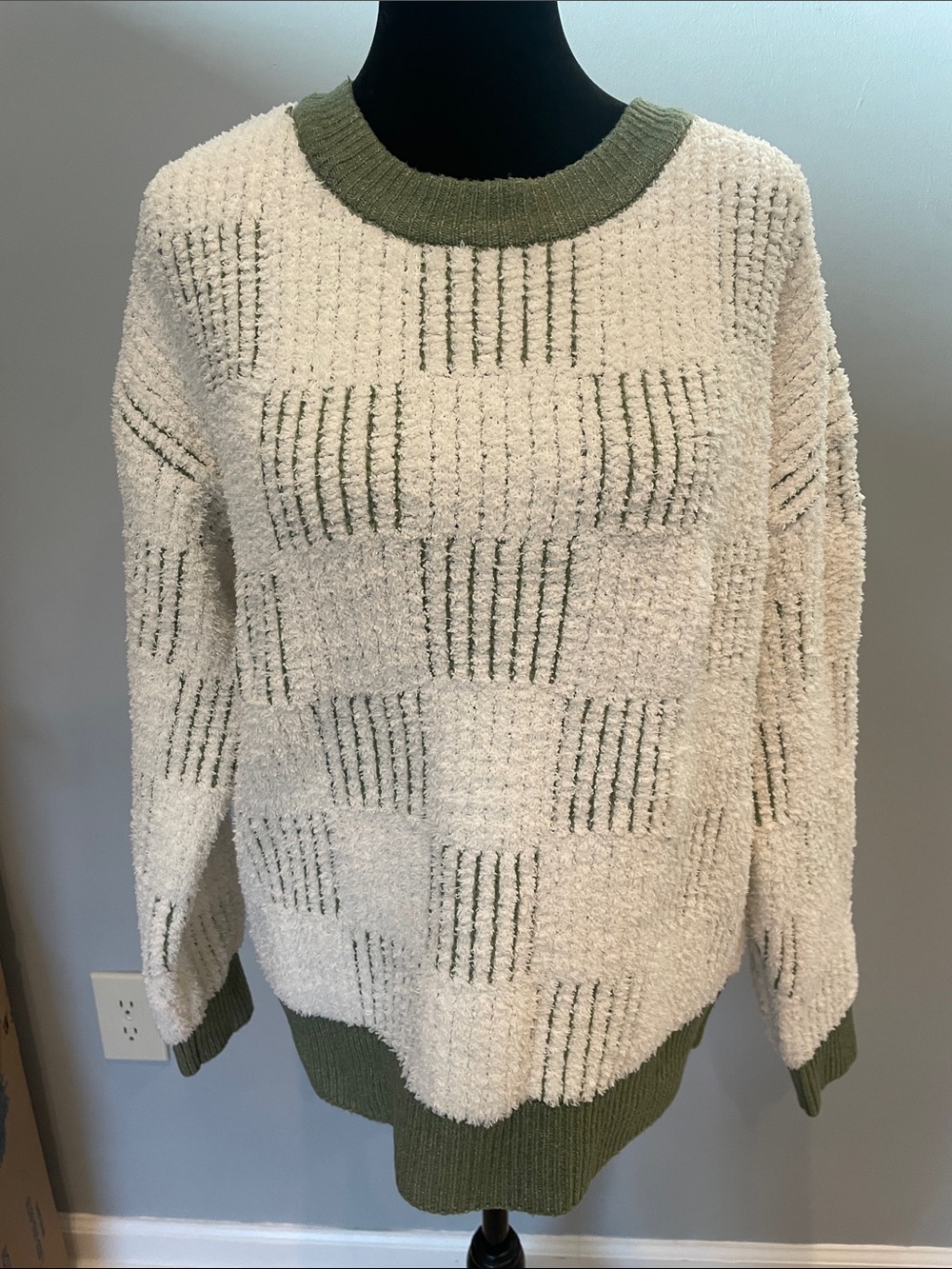 Off white and olive women’s sweater by Bearpaw medium